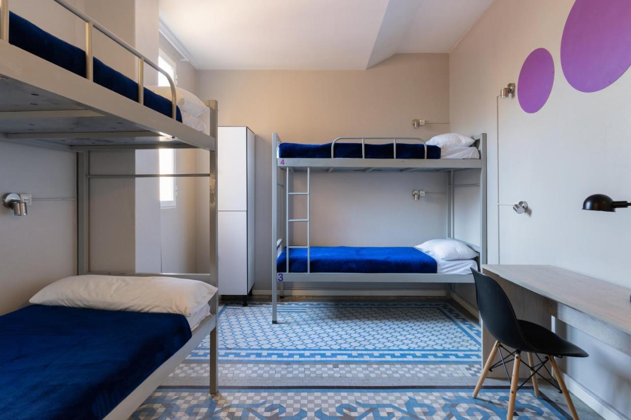 Single Bed 4-Bed Mixed Dormitory Room